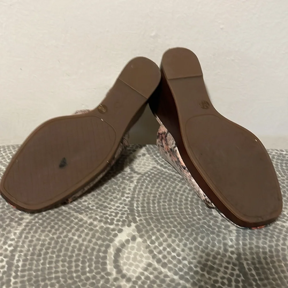 Jessica Simpson 3 inch wooden wedge with snakeskin print. Size 9. Multi-color. - Picture 7 of 7